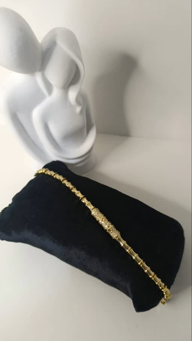 Altın Rengi Taşlı Bar Motifli Bileklik