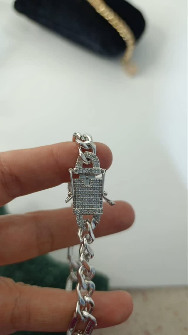 Gümüş Rengi Taşlı Kilitli Gurmet Bileklik