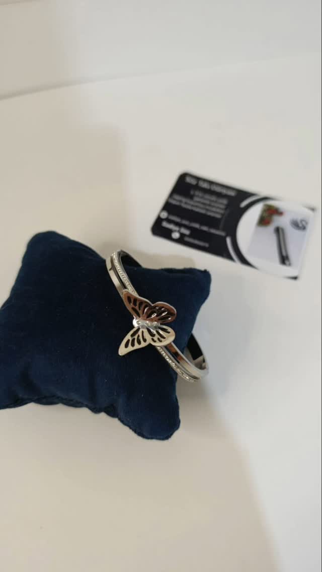 Gümüş Rengi Kelebek Figürlü Kelepçe