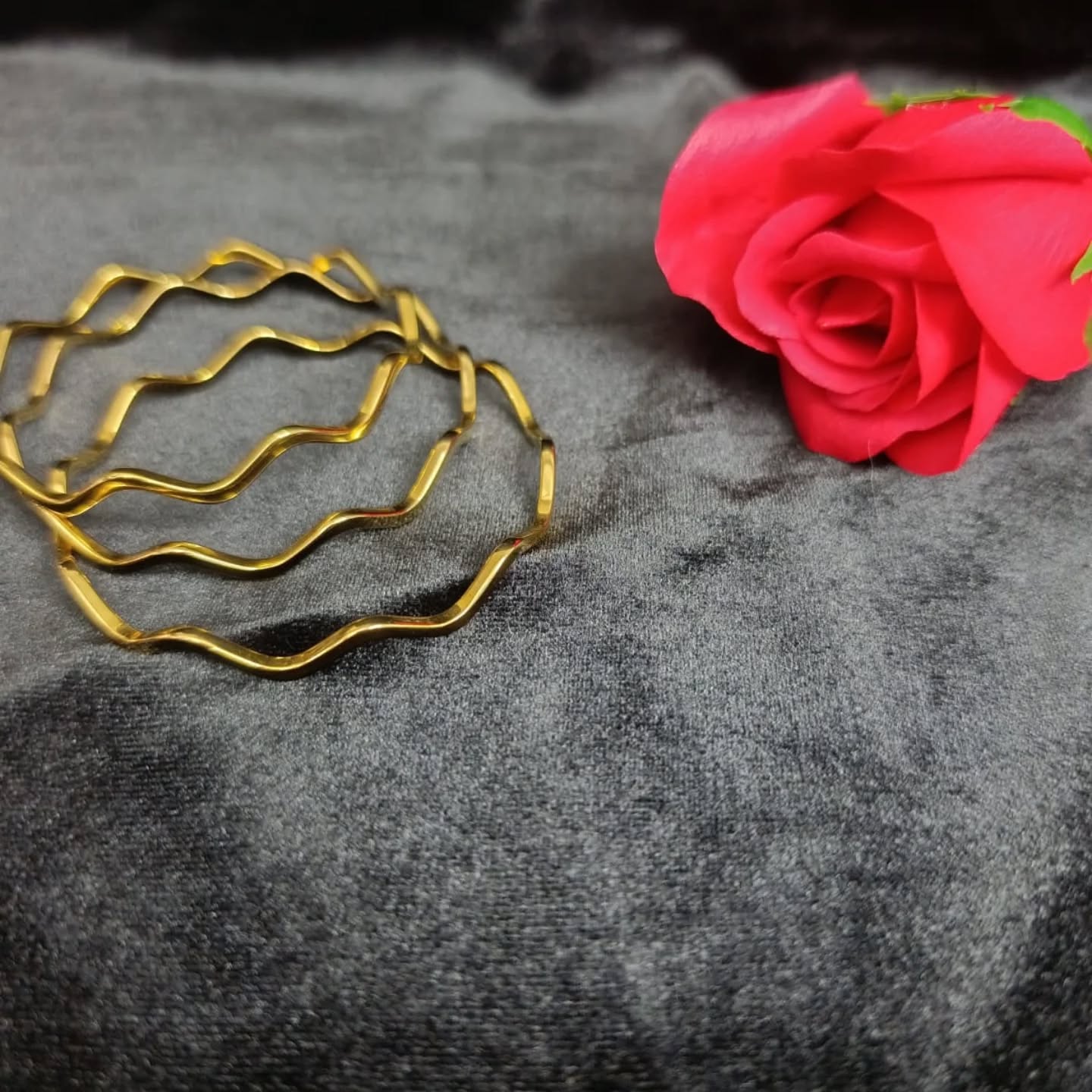 Dalgalı Spiral Kelepçe Bilezik